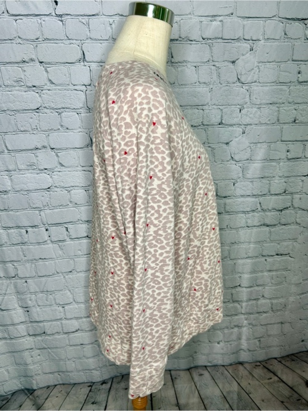 Women's Leopard Print Sweatshirt Small Hearts Feeling Loved Pullover Cozy Top - Picture 3 of 8